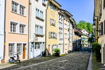Obraz premium Stadt Baden, Altstadt, Altstadthäuser, historische Häuser, Gassen, Altstadtgassen, Oberstadt, Limit, Fluss, Aargau, Sommer, Schweiz