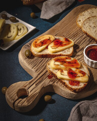 bread with cheese and cranberry sauce 