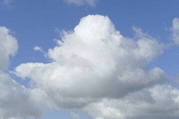 Weisse Quellwolken, Blauer Himmel, Deutschland, Europa