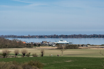 Dänische Bucht mit Fähre