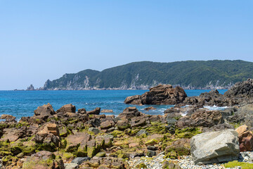 Fototapeta na wymiar 南さつま市後浜展望所の眺望と野間岬の奇岩