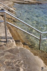Badetreppe ins Meer an der kroatischen Küste, Istrien