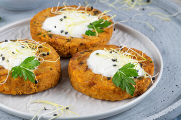 Grilled veggie burgers with chickpeas and vegetables