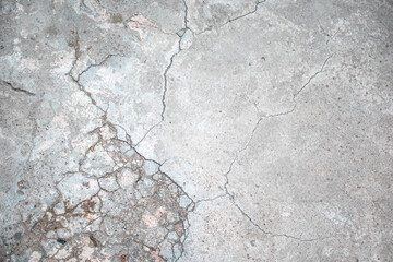 Textura de piso de cemento color gris con desgaste por el tiepo y varias grietas