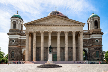 Fototapeta na wymiar Esztergom basilica in Hungary