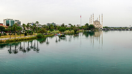 Fototapeta na wymiar 14 May 2022 Adana Turkey. Sabanci mosque and Seyhan river on a cloudy day
