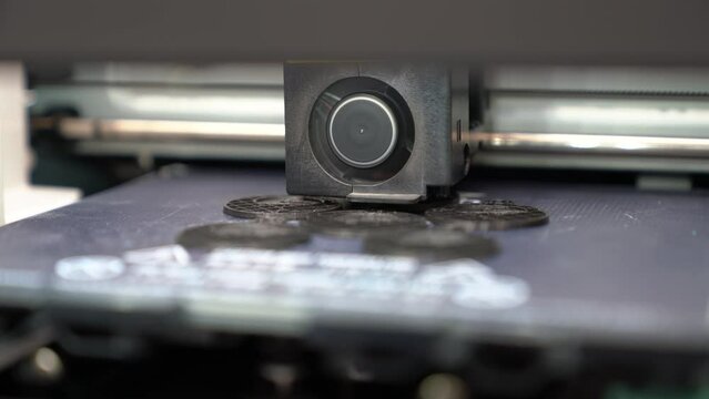 A 3d printer in the laboratory prints a structure from a polymer