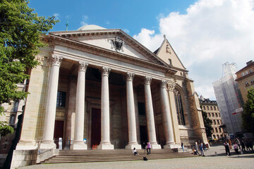 Fototapeta premium Cathedral Saint Pierre in Geneva, Switzerland front view.