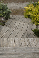 Aménagement de Terrasse et allée en bois d'un jardin