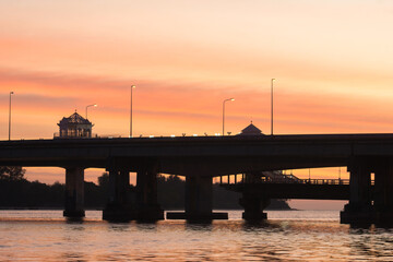 Fototapeta premium silhouette bridge with sunset light