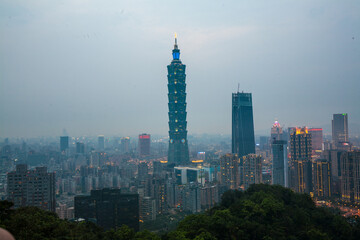 Fototapeta premium Taipei Skyline with Taipei 101 Tower
