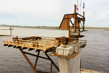 Technological metal structure for sliding bridge trusses.