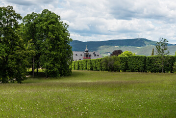 Fototapeta na wymiar Lindenallee, Villa Bergfried, Thüringen Saalfeld