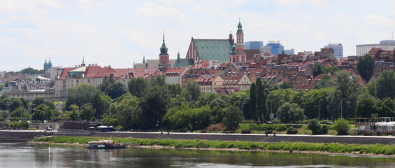 Fototapeta na wymiarPanorama of the old town in Warsaw over the Vistula River