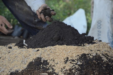 Elaboration of organic natural fertilizer BOKASHI