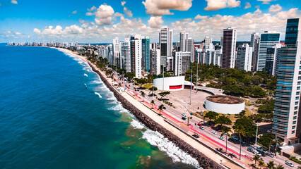 Obraz premium Recife Praia Boa Viagem Orla Litoral Pernambuco Parque Dona Lindu Prédios Gentrificação Oscar Niemeyer Arquitetura Engenharia Construções Paisagem Drone Mar Oceano Cidade
