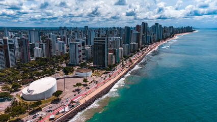 Obraz premium Recife Praia Boa Viagem Orla Litoral Pernambuco Parque Dona Lindu Prédios Gentrificação Oscar Niemeyer Arquitetura Engenharia Construções Paisagem Drone Mar Oceano Cidade