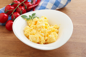 Scrambledd egg in the bowl