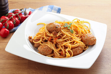 Spaghetti with meatball in tomato sause