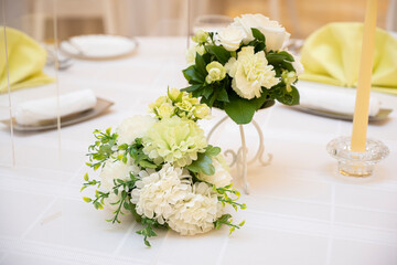 Brilliant tabletop flowers for a wedding reception