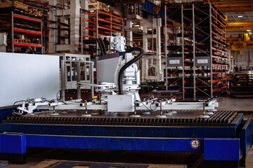 Loading unit of cutting machine. Mechanical vacuum lifter loading metal sheet.