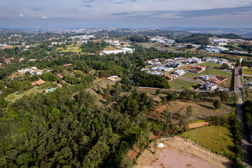 Fototapeta premium Vista aérea da cidade de Valinhos localizada no interior de São Paulo. Brasil, 2022.
