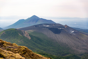 霧島錦江湾国立公園の新燃岳と大幡前山