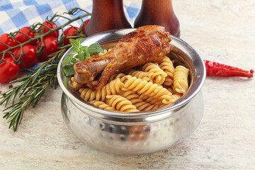 Roasted chicken leg with macaroni