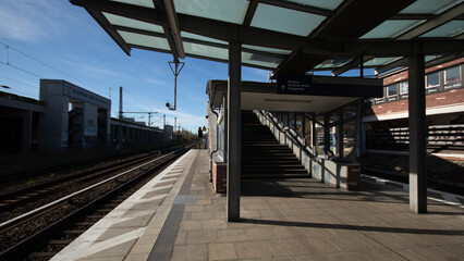 Fototapeta premium railway station platform