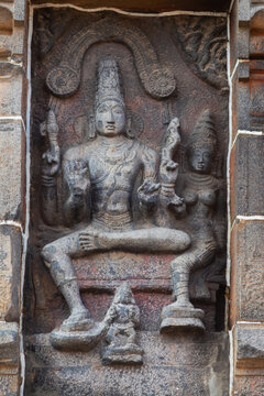 Carving Sculpture of Lord Shiva And Parvati on Gopuram of Nataraja Temple, Chidambaram Tamilnadu, India