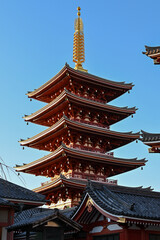 Fototapeta premium 浅草寺の五重塔