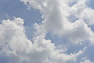 Fototapeta na wymiar 天気の良い空と雲