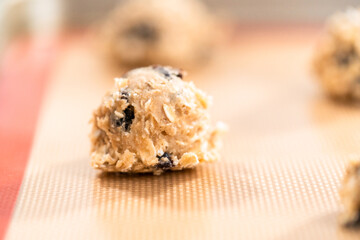 Chewy oatmeal raisin cookies