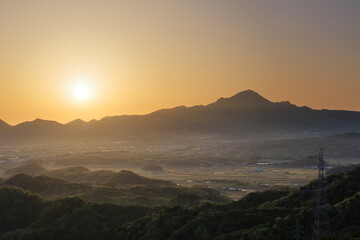 Fototapeta na wymiar 鳥取県の伯耆大山からの日の出
