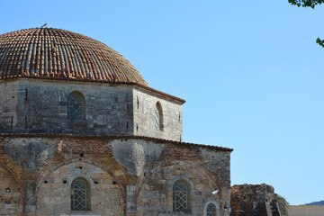 Fototapeta na wymiar An old mosque in Halkis, Greece