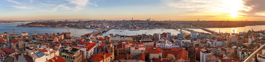 Fototapeta na wymiar Big panorama of Istanbul landscape during sunset. Travel to Turkey.