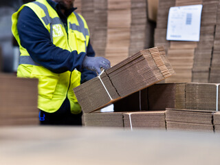 Stock de carton d'emballage dans un entrepôt