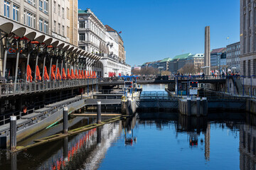 Die Rathausschleuse am Alsterfleet, Hamburg