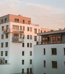 Fototapeta na wymiar Beautiful modern residential building in the city.