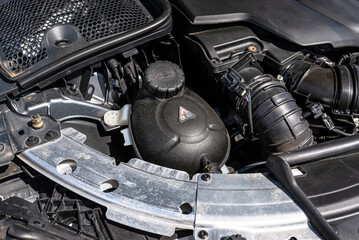 Coolant reservoir for low temperature circulation, for cooling the intercooler and the gearbox in...