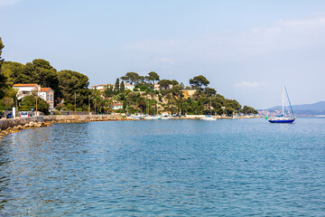 Obraz premium Maisons sur la baie de Balaguier à la Seyne-sur-mer