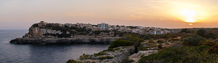 Fototapeta na wymiar Spain, Mallorca, Panorama of the cliffs in Cala Figuera at sunset