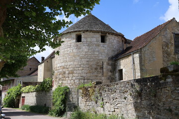 Maison typique, vue de l'extérieur, village de Noyers sur Serein, département de l'Yonne, France