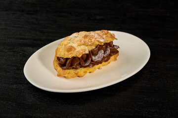 Eclair de chocolate