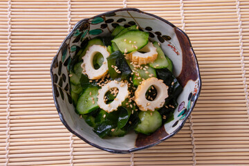 キュウリと竹輪とワカメの酢の物