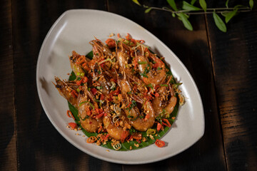 Salt and pepper, two of the most basic ingredients in a kitchen. They do wonders for Chinese deep-fried dishes, such as this Salt and Pepper Shrimp.