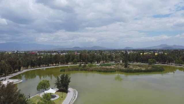Lago en parque Bosques de Arag&oacute;n, Ciudad de M&eacute;xico