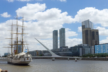 Fototapeta na wymiar Modern bridge from Puerto Madero, Buenos Aires, Argentina