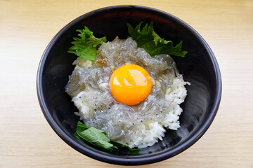 生しらす丼　魚介類