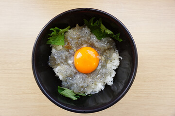 生しらす丼　魚介類